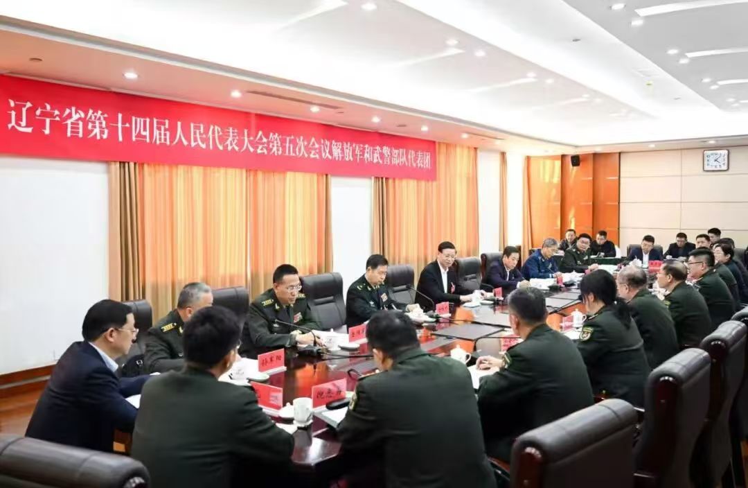 许昆林参加解放军和武警部队代表团审议